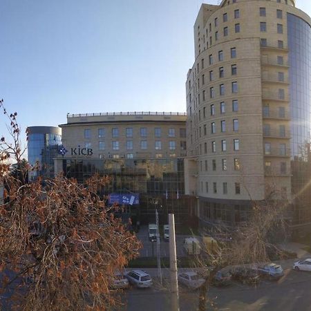 Aura On Erkindik Boulevard Bishkek Luaran gambar