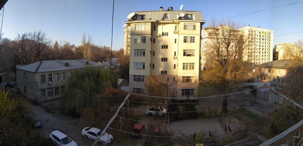 Aura On Erkindik Boulevard Bishkek Luaran gambar