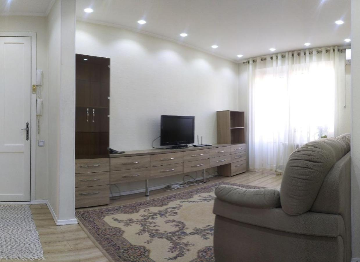 Aura On Erkindik Boulevard Bishkek Luaran gambar