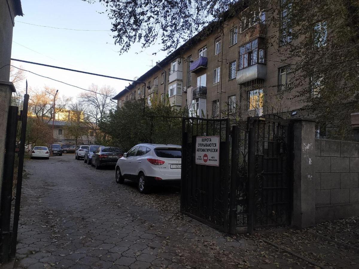 Aura On Erkindik Boulevard Bishkek Luaran gambar