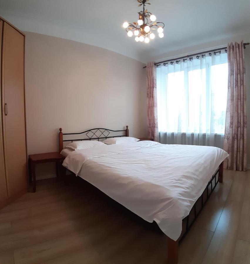 Aura On Erkindik Boulevard Bishkek Luaran gambar